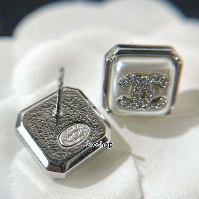 CHANEL 피어싱