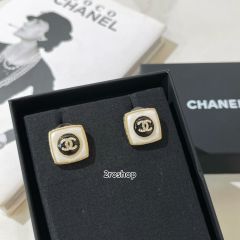 CHANEL 피어싱