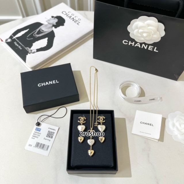CHANEL 피어싱