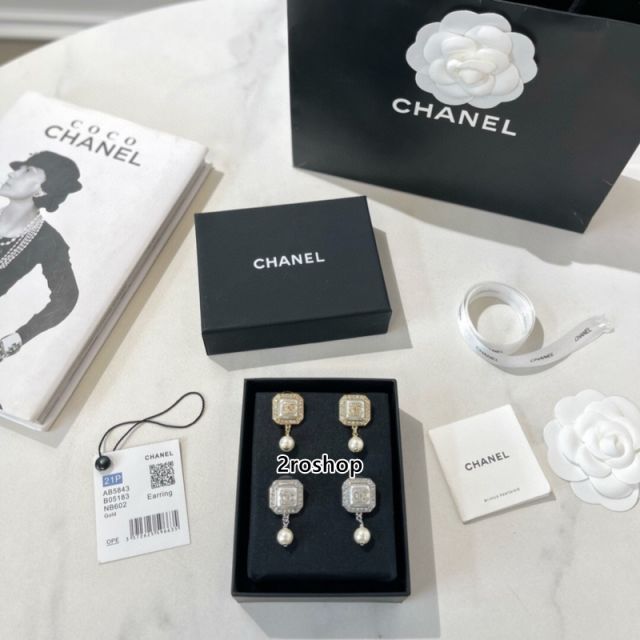 CHANEL 피어싱