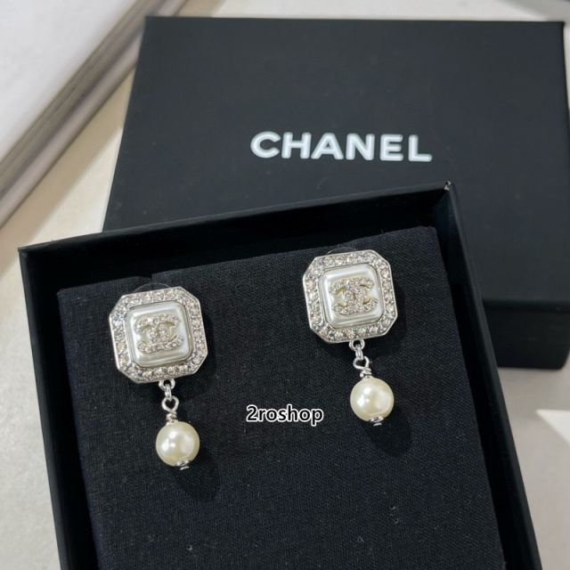 CHANEL 피어싱