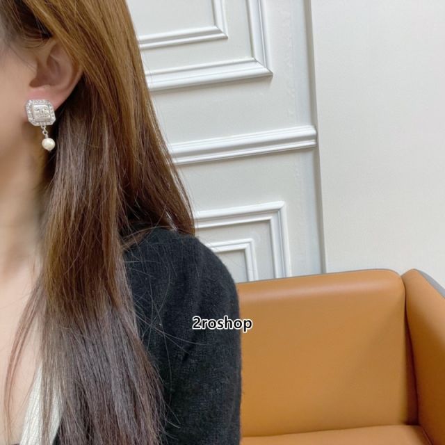 CHANEL 피어싱