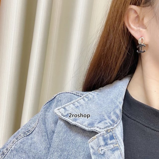 CHANEL 피어싱