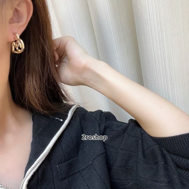 CHANEL 피어싱
