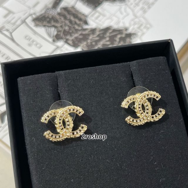 CHANEL 피어싱