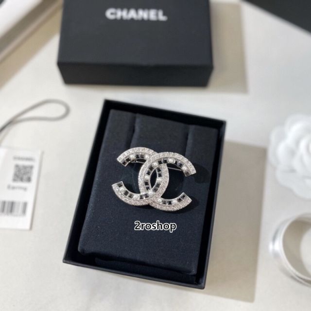 CHANEL 브로치