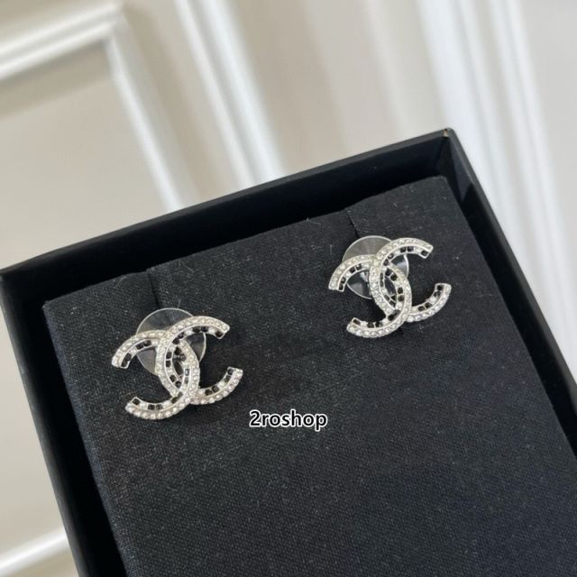 CHANEL 피어싱