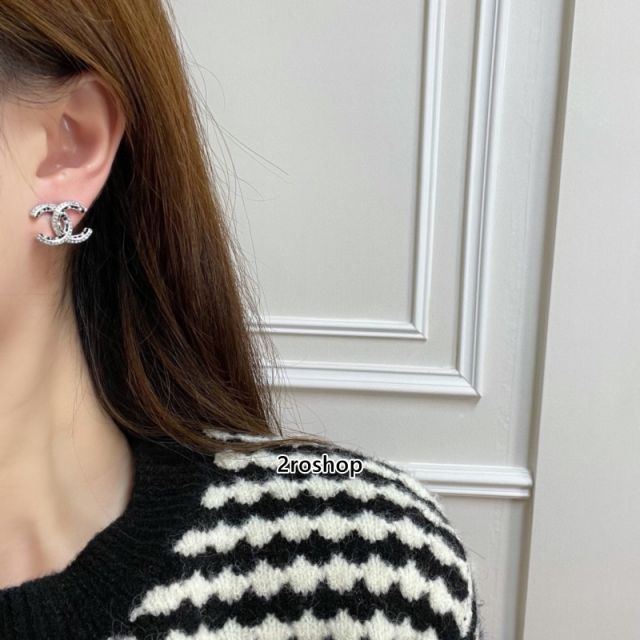 CHANEL 피어싱