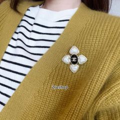 CHANEL 브로치