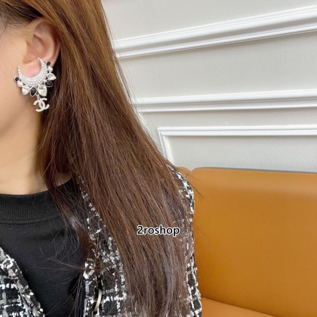 CHANEL 피어싱