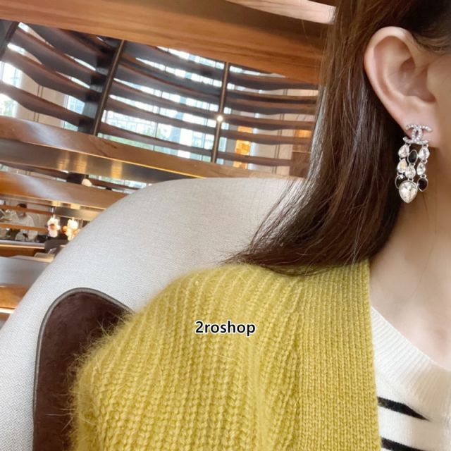 CHANEL 피어싱