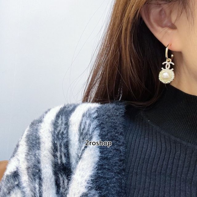 CHANEL 피어싱