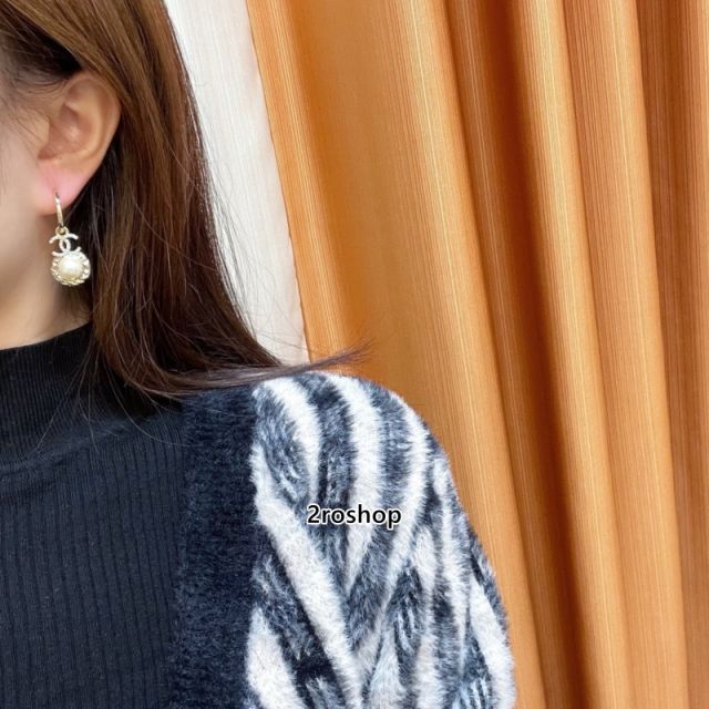 CHANEL 피어싱