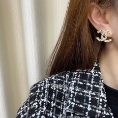 CHANEL 피어싱