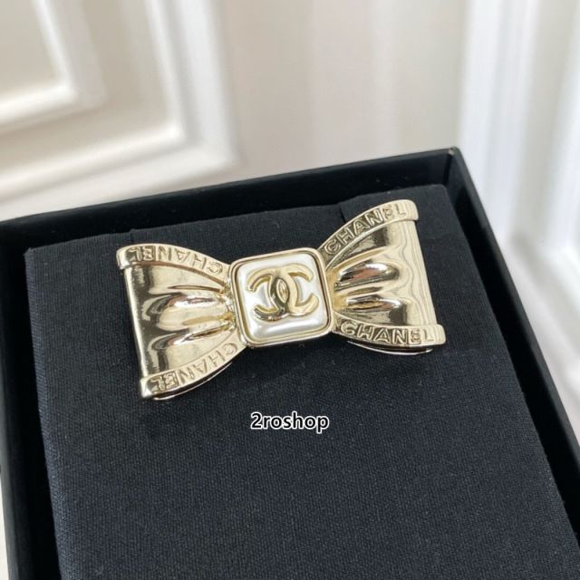 CHANEL 브로치