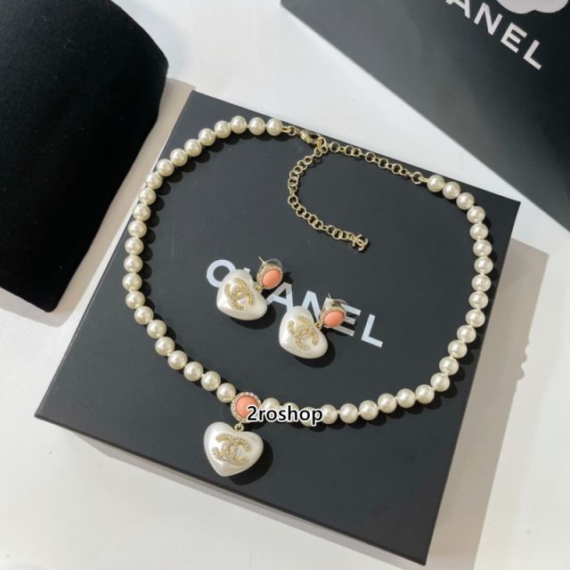 CHANEL 피어싱