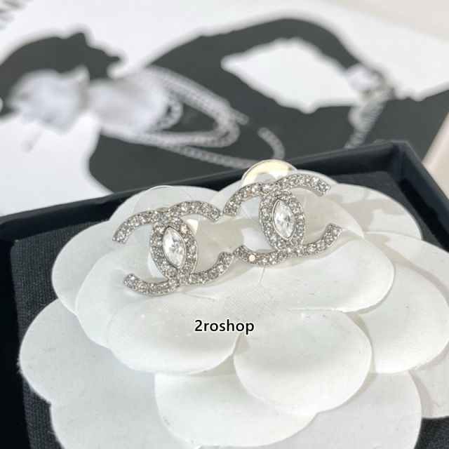 CHANEL 피어싱
