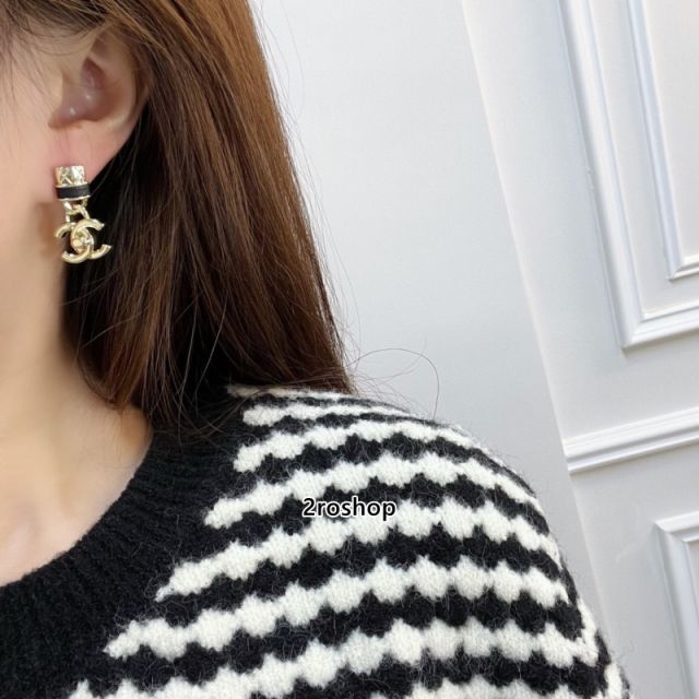 CHANEL 피어싱