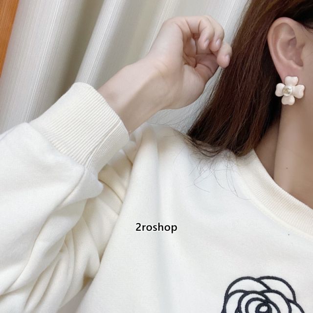 CHANEL 피어싱