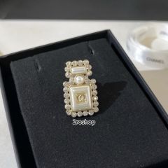 CHANEL 브로치
