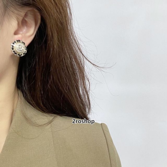 CHANEL 피어싱