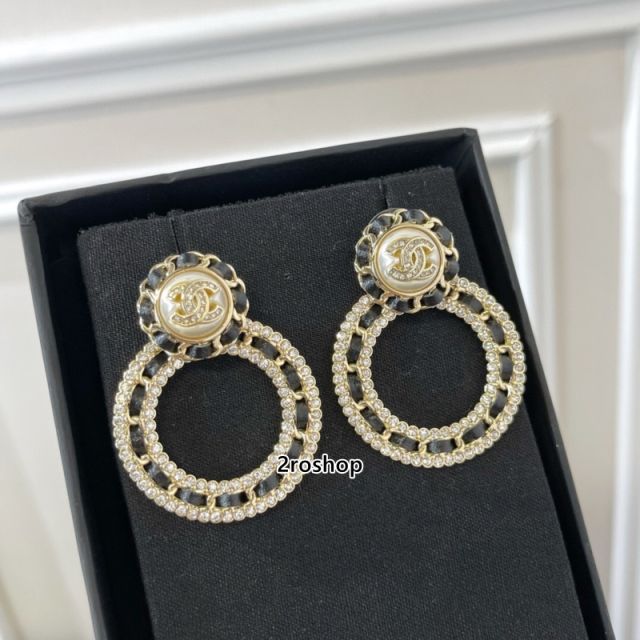 CHANEL 피어싱