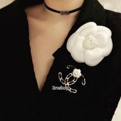 CHANEL 브로치