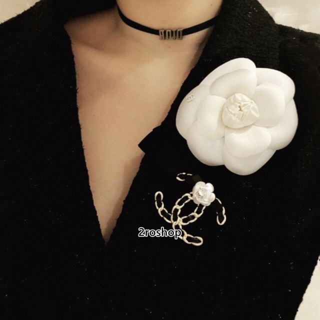 CHANEL 브로치