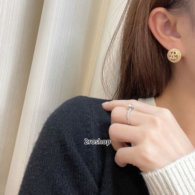 CHANEL 피어싱