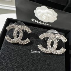 CHANEL 피어싱