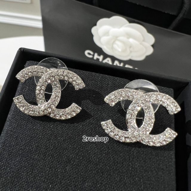 CHANEL 피어싱