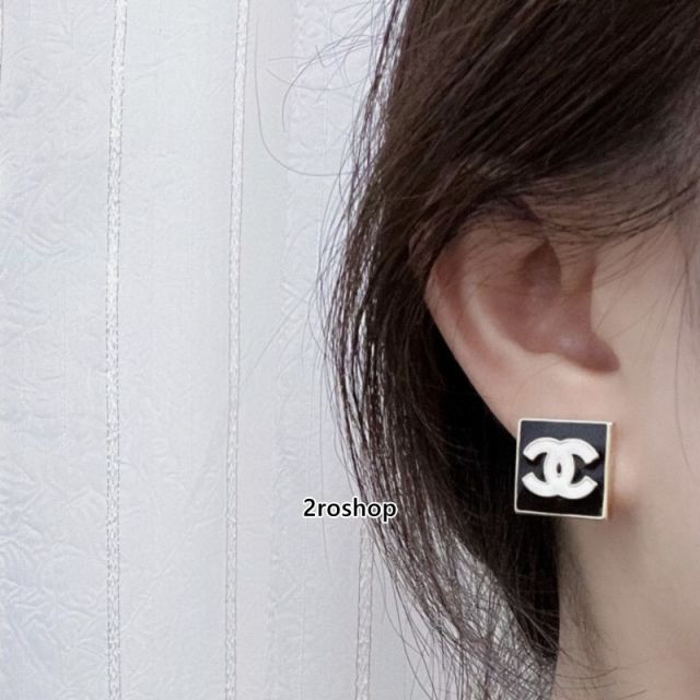 CHANEL 피어싱
