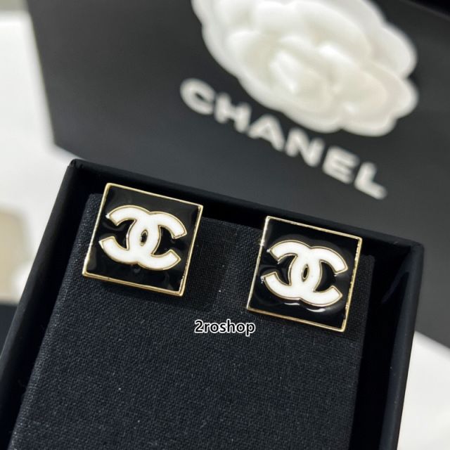 CHANEL 피어싱