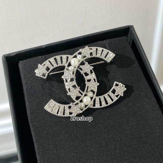 CHANEL 브로치