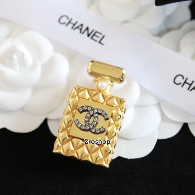 CHANEL 브로치