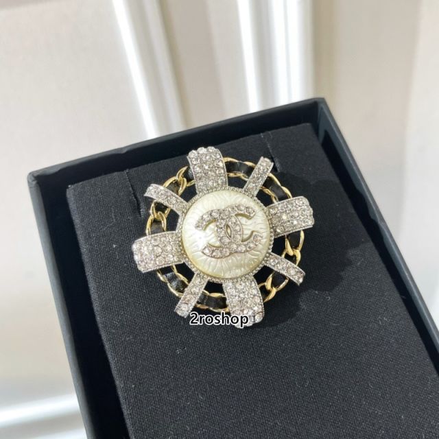 CHANEL 브로치