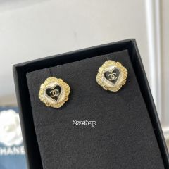 CHANEL 피어싱