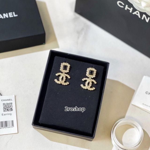 CHANEL 피어싱