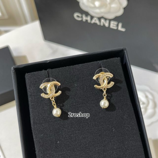 CHANEL 피어싱