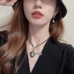 CHANEL 피어싱