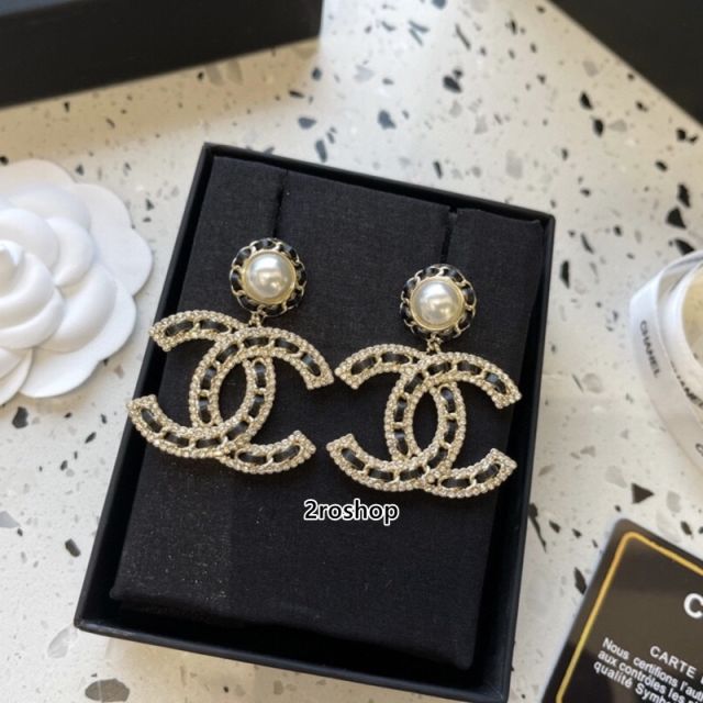 CHANEL 피어싱