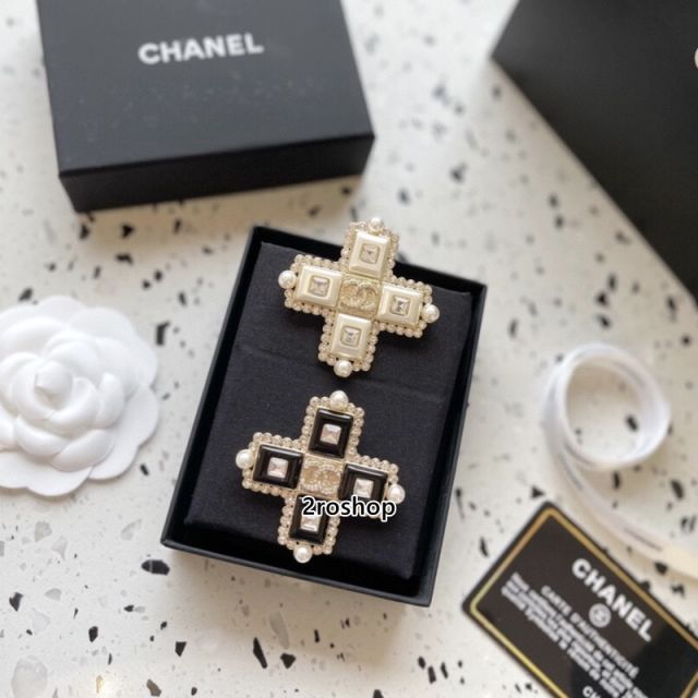 CHANEL 브로치