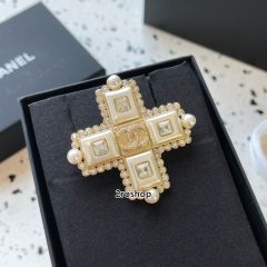 CHANEL 브로치