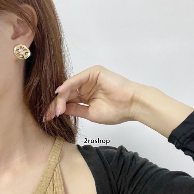 CHANEL 피어싱