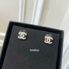 CHANEL 피어싱