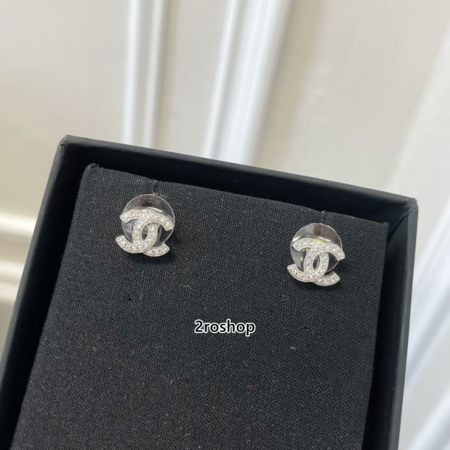 CHANEL 피어싱