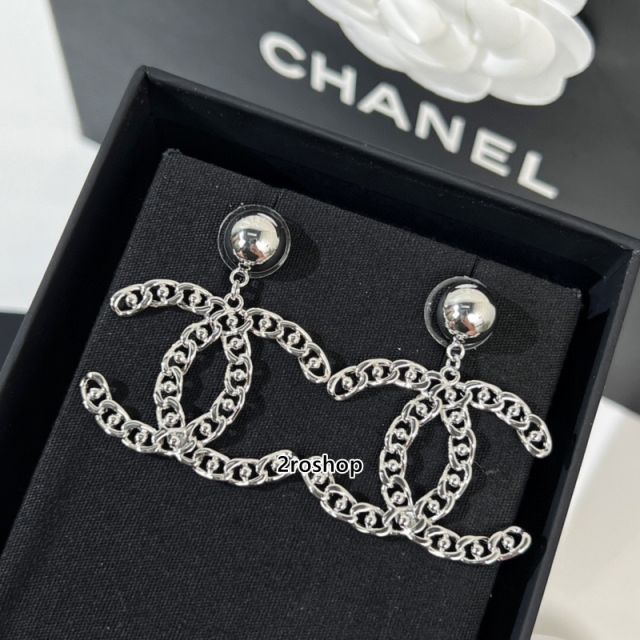 CHANEL 피어싱