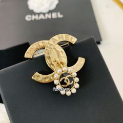 CHANEL 브로치