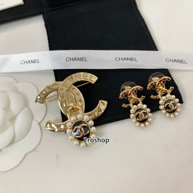CHANEL 피어싱