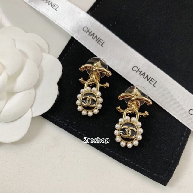 CHANEL 피어싱